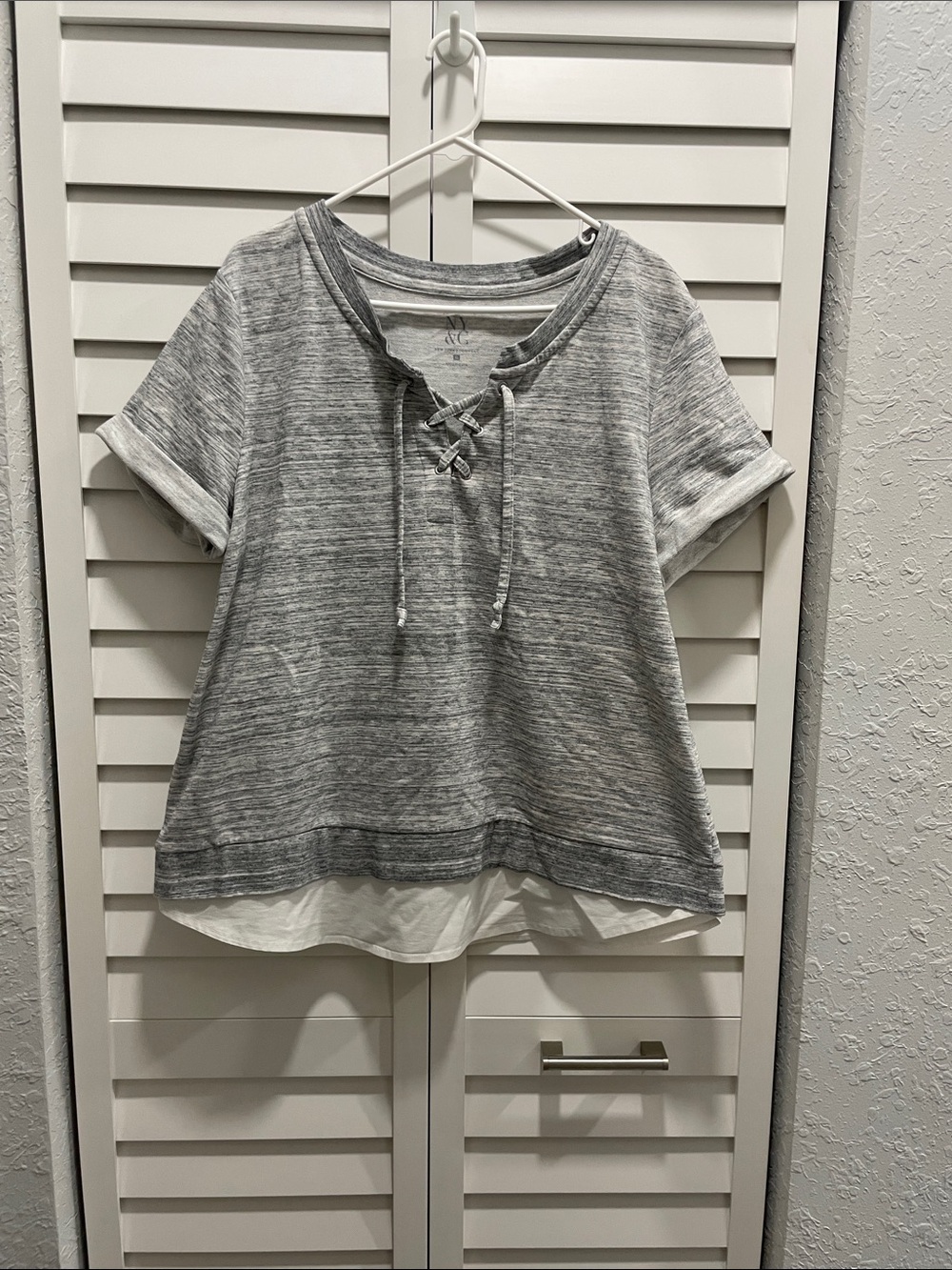 New York & Company Gray Lace-Up Layered Short-Sleeve Sweatshirt